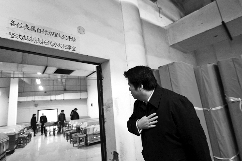 中国小伙为报瑞士老人恩情接其回国赡养送终