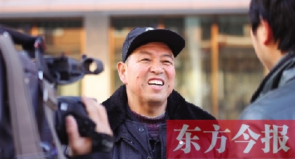 鹿邑保安自愿当人质换下被劫持女孩 三小时后获救