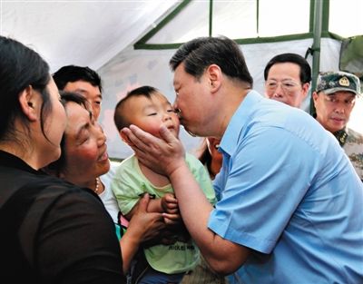 习近平一年印象:是反腐硬汉也是吃包子的习大大