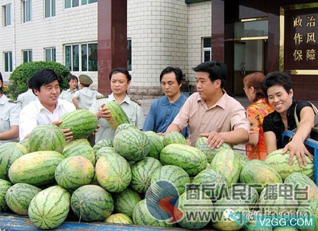 两兄弟自费拥军24年