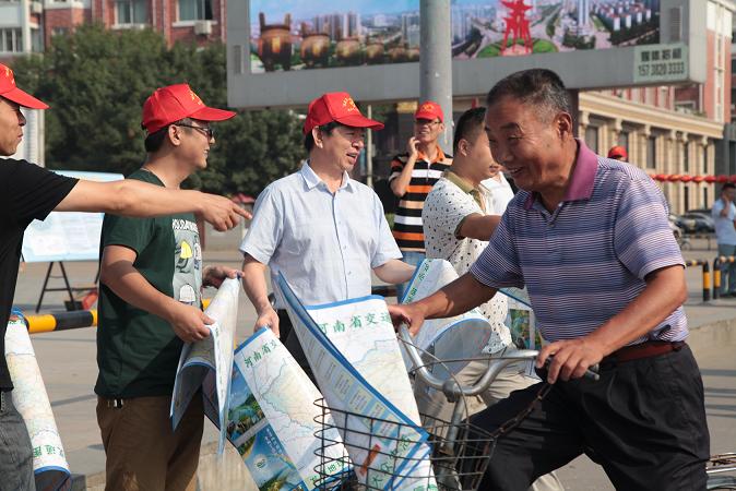 睢阳国土资源分局开展测绘法宣传日主题宣传活动