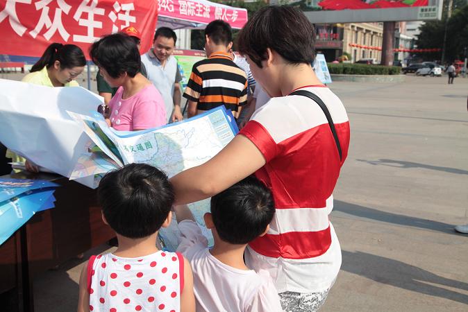 睢阳国土资源分局开展测绘法宣传日主题宣传活动