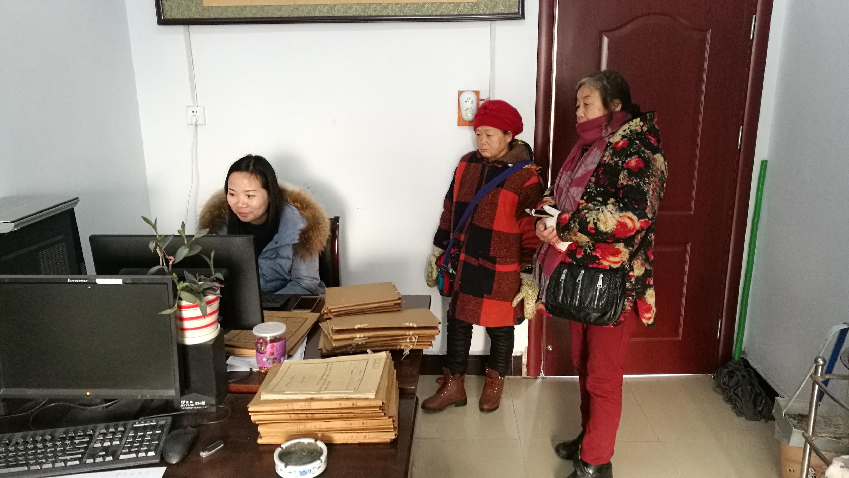 睢阳国土资源分局春节临近不放松,为民服务献热忱