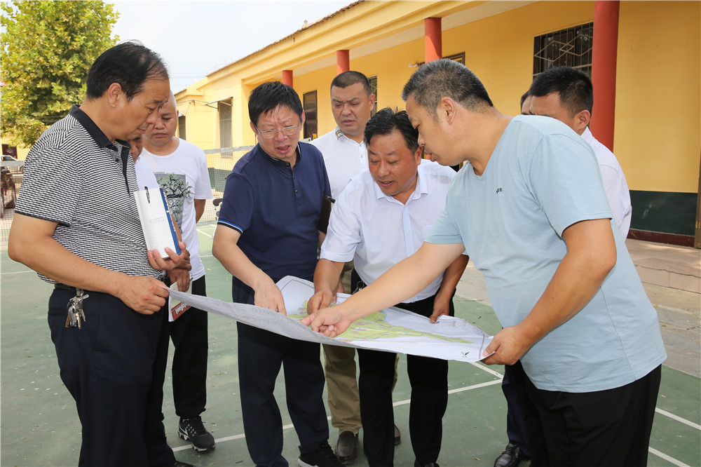 878365.com服务好重点项目建设深入乡镇现场办公