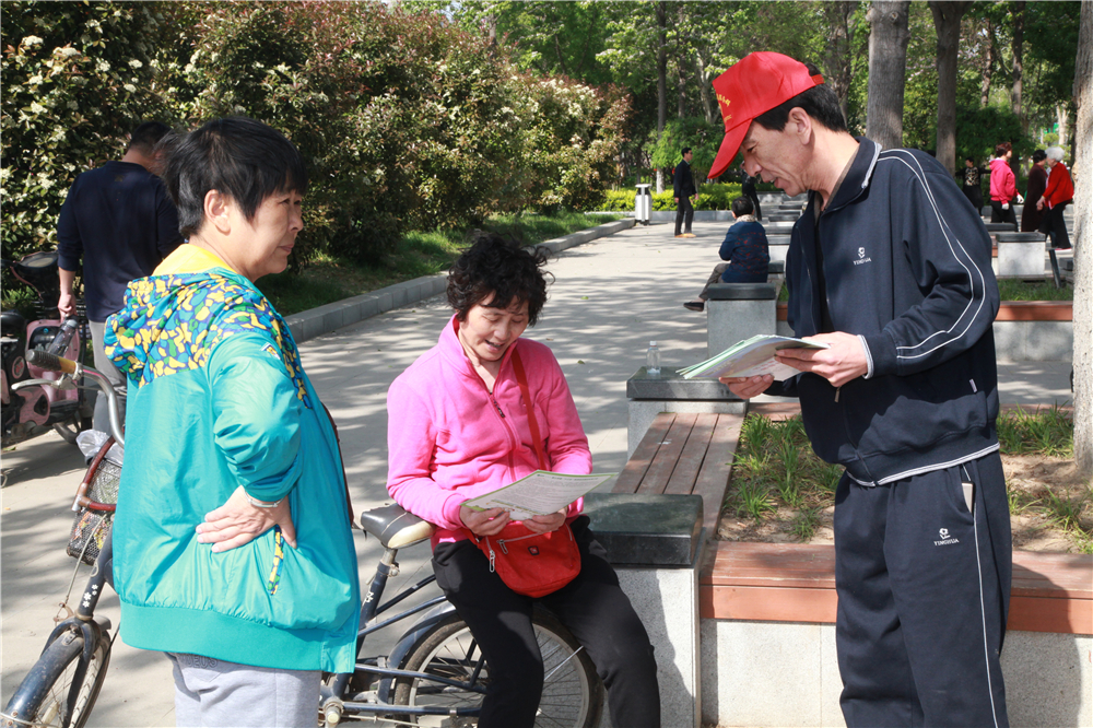 睢阳国土局东方国土所开展世界地球日主题志愿宣传活动