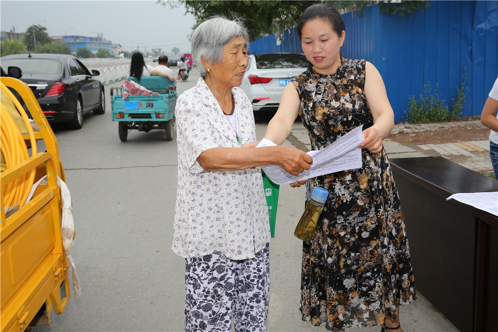 878365.com开展新《测绘法》宣传活动普及测绘知识