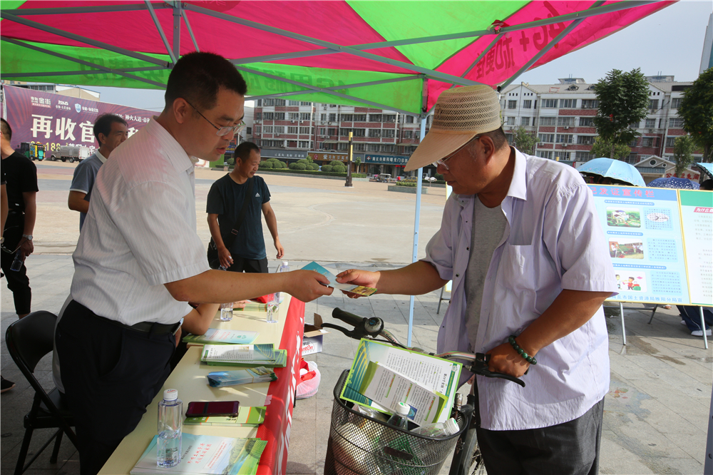 睢阳国土资源分局“625”土地日宣传活动异彩纷呈